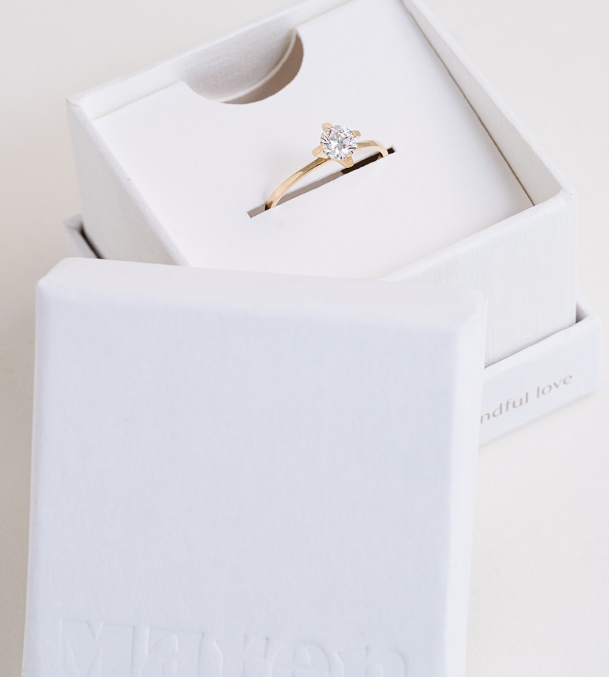 18 Karat Gold Ring mit Labor Diamant in Papier Box