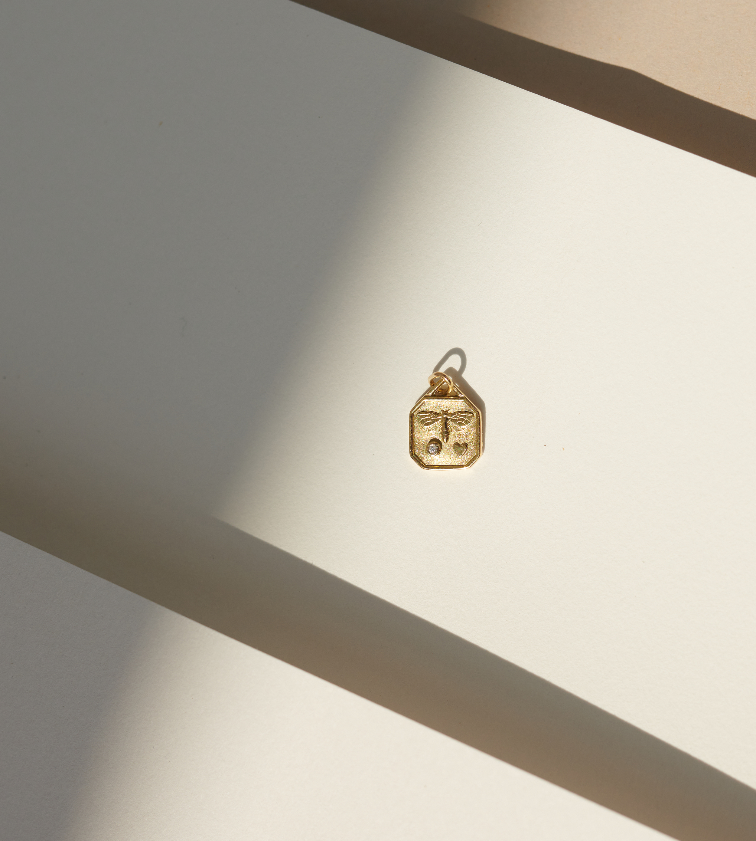 World Gold Day Special: Der Charity Bienenanhänger