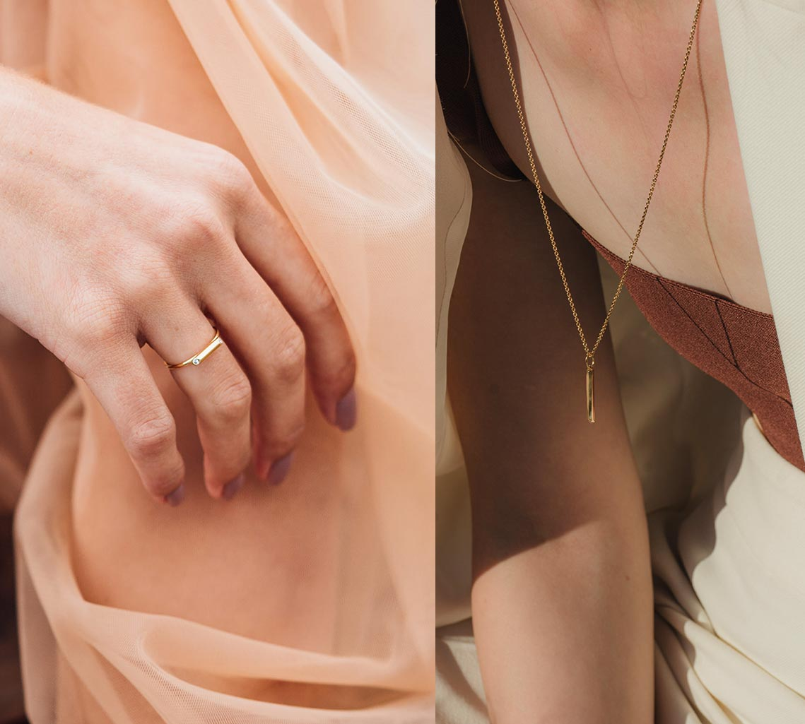 Frau mit Goldring sunbeam und Frau mit Goldkette Sunray