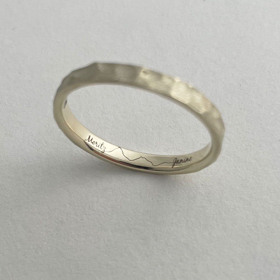 Hammerstruktur Ehering mit individueller Gravur