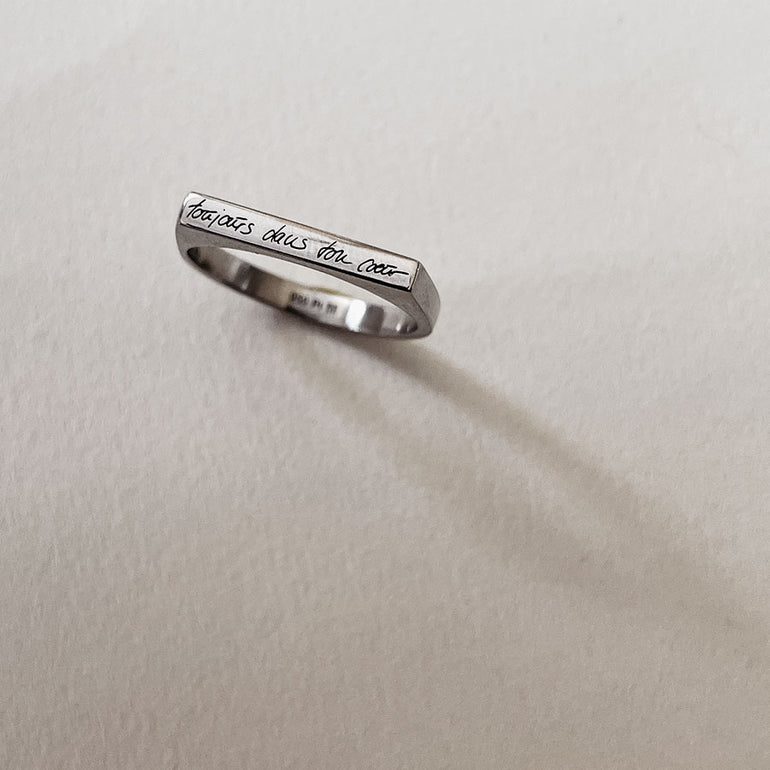 Siegelring aus Platin mit handschriftlicher Gravur