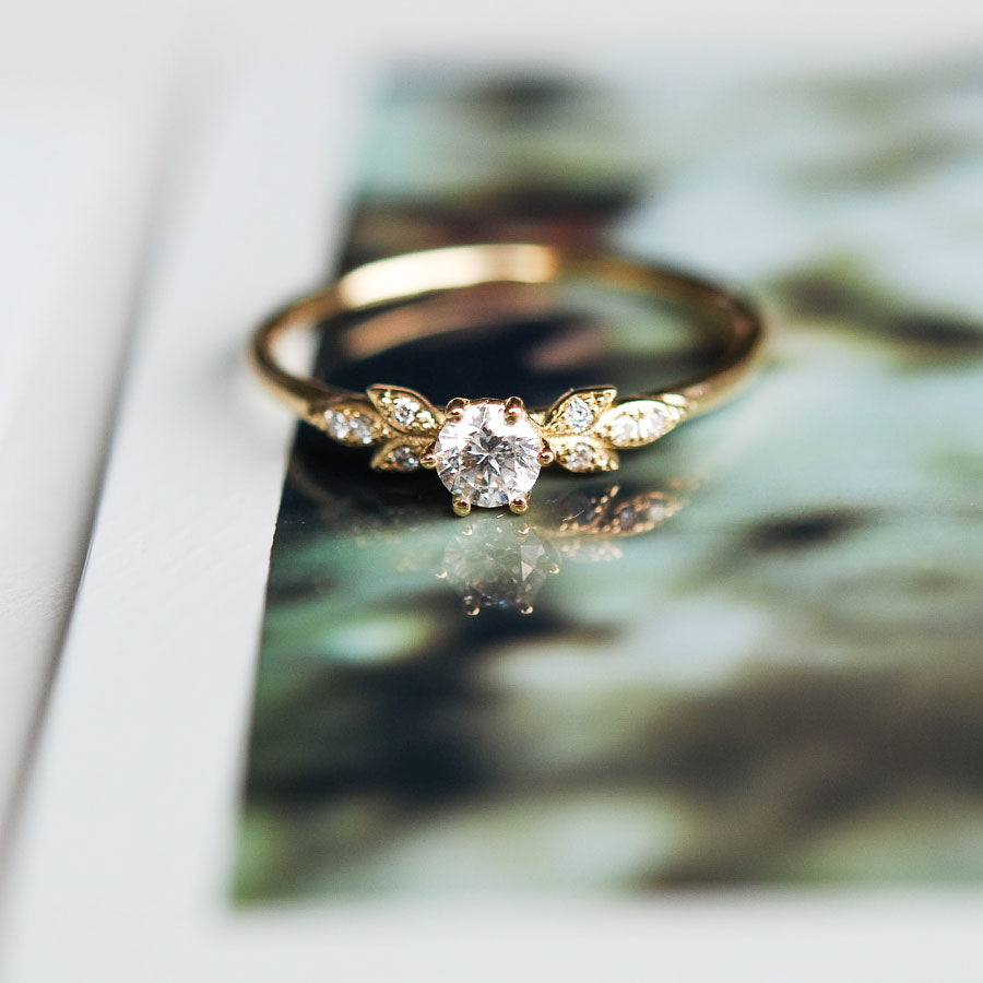 Designer Verlobungsring mit Blättern 