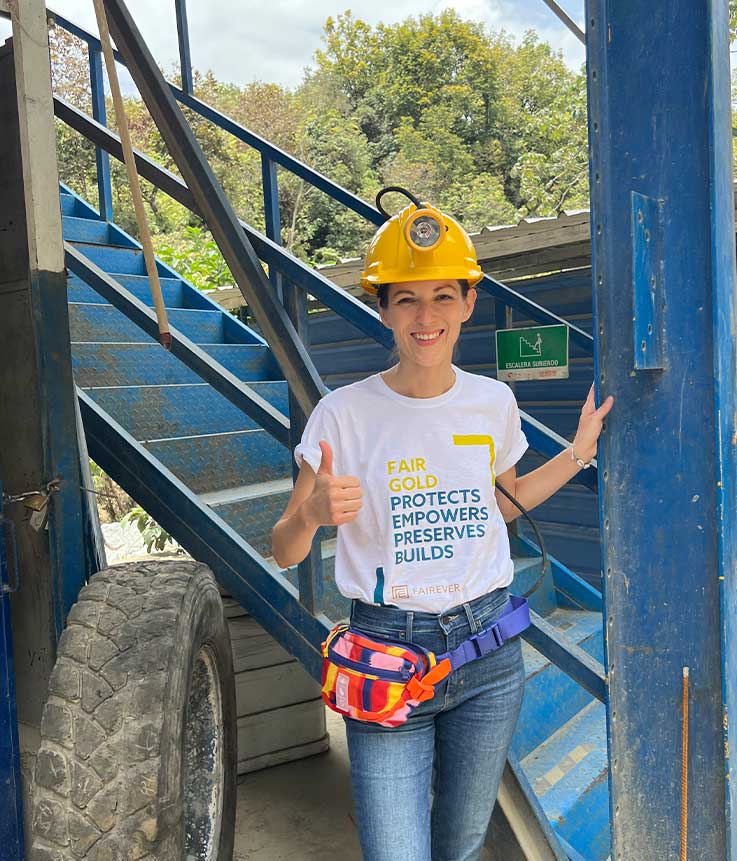 Desireee Binternagel in einer Gold Mine