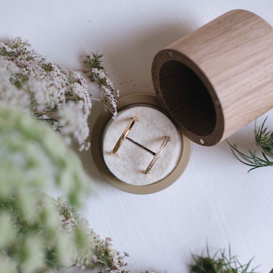 Eheringe in Holzdose für Hochzeit