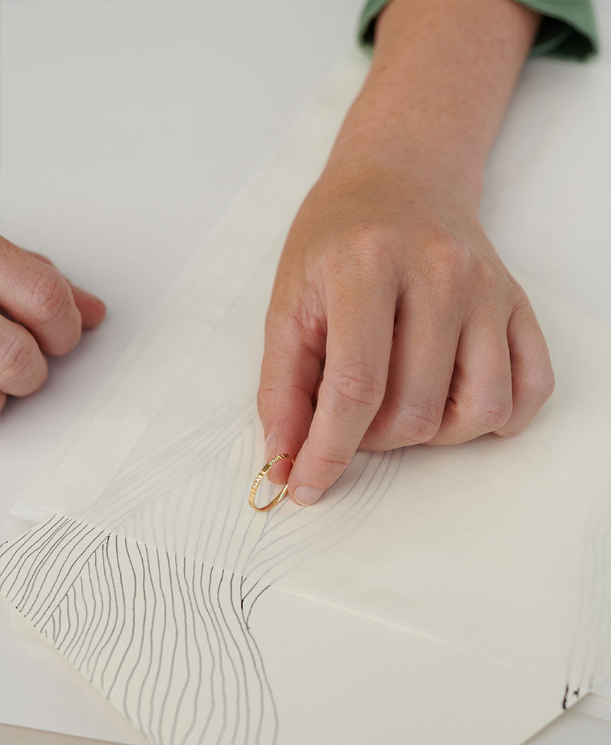 handgemachter Ehering aus recyceltem Gold von Maren Jewellery