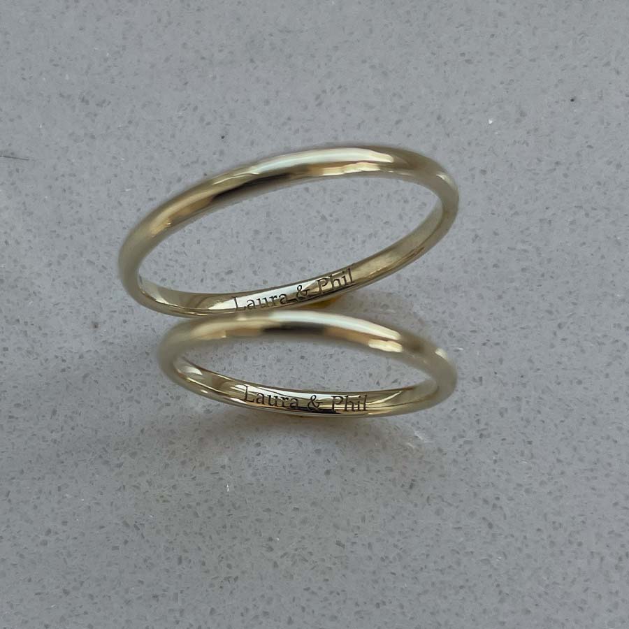 Schlichte Gold Eheringe Zeitlos graviert