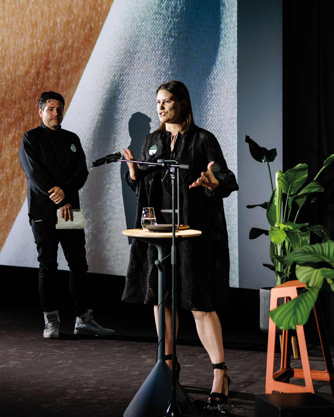 Schmuckdesignerin Helge Maren Hauptmann bei Ihrer Laudatio nach dem Gewinn des Green Product Awards