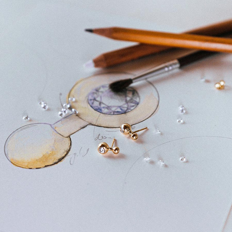 Kugelohrring aus recyceltem Gold und mit Labordiamant besetzt designt und handwerklich hergestellt von Maren Jewellery in Deutschland auf Entwurfszeichnung