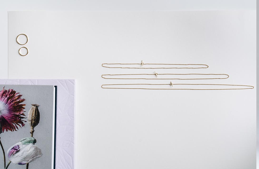 Minimalitischer Designer Schmuck aus recyceltem Gold von Maren Jewellery