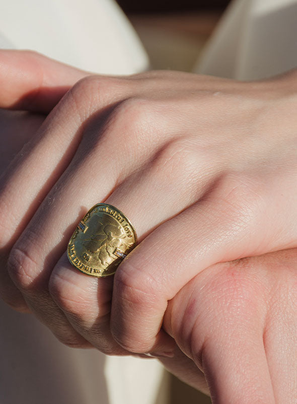 Maren Jewellery wird mit dem Green Product Award ausgezeichnet für den nachhaltigen Münzring Wild Flowers aus recyceltem Gold