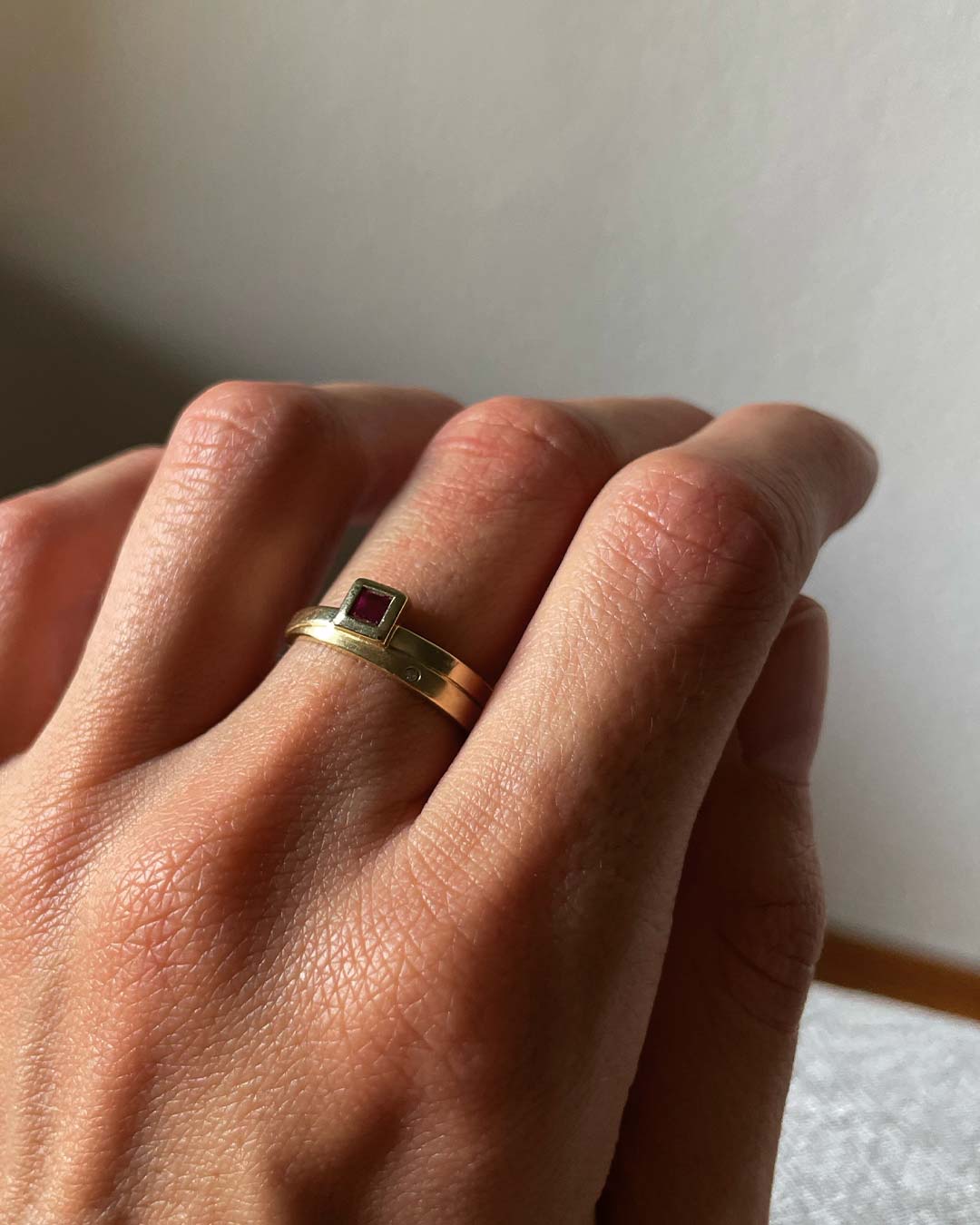 Ring einer Kundin zur achtsamen Umarbeitung durch Maren Jewellery