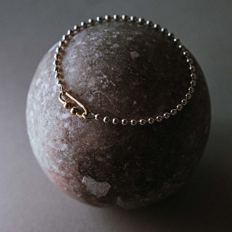 Silber Armband aus feinen Kugeln mit Gold Verschluss