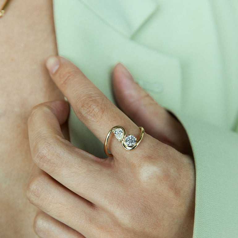 Statement Toi et Moi Ring an Frauen Hand