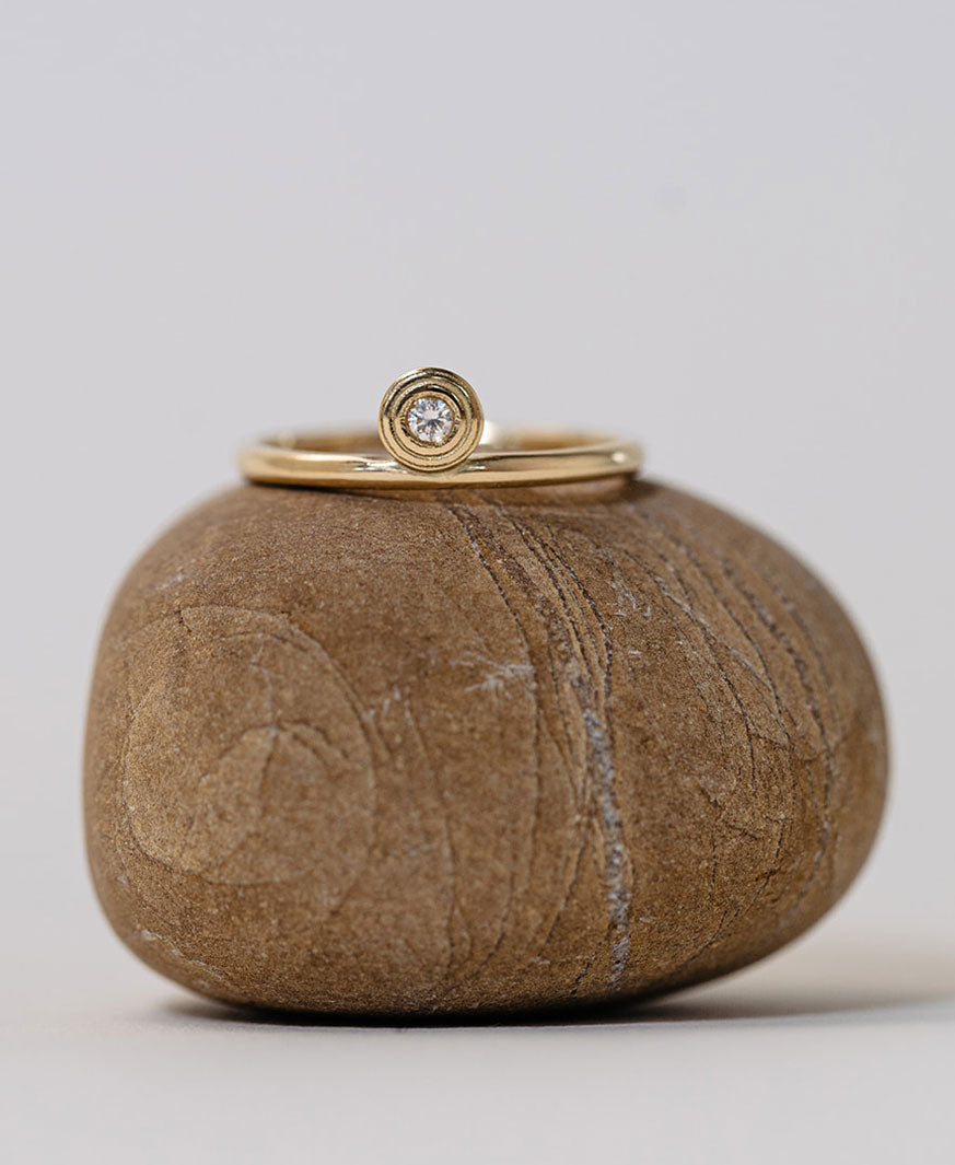 B Corp zertifizierter Verlobungsring aus recyteltem und Labor Diamant