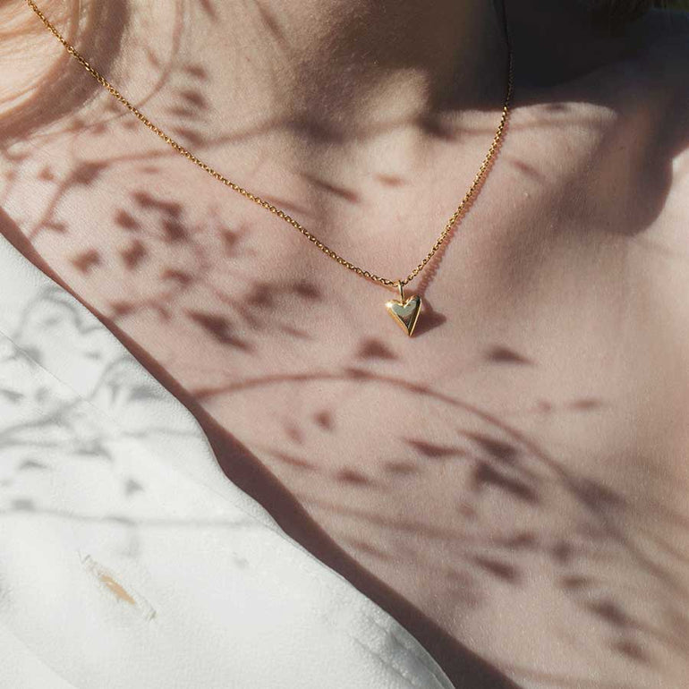 Herz aus Gold an zarter recycelter Gold KEtte