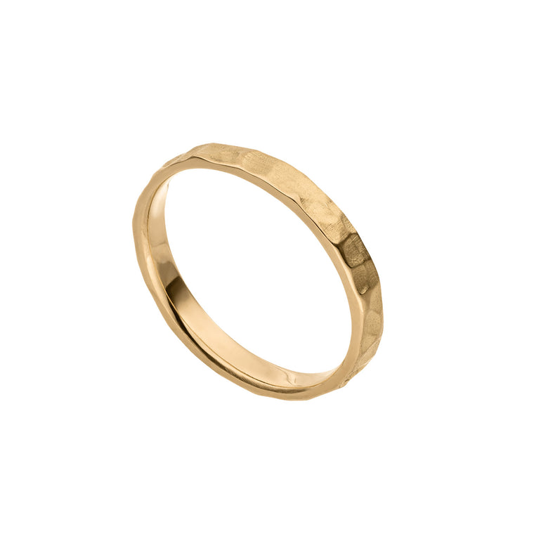 Hammer Ehering mit Struktur aus recyceltem Gold